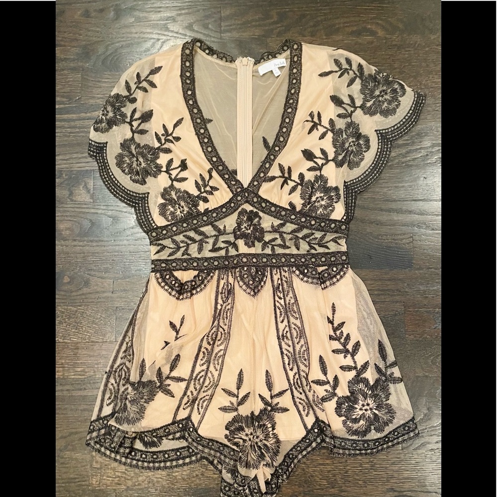EUC Honey Belle Gorgeous nude/Black lace romper